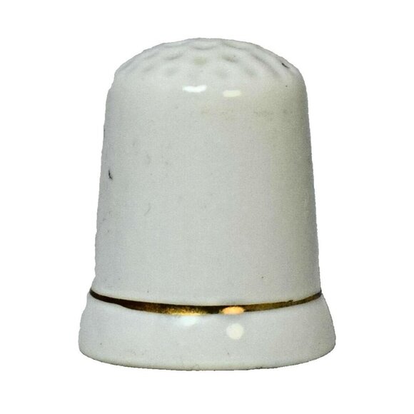 Vintage Red Carnations Bouquet Souvenir Collectors Porcelain Thimble - Picture 2 of 4